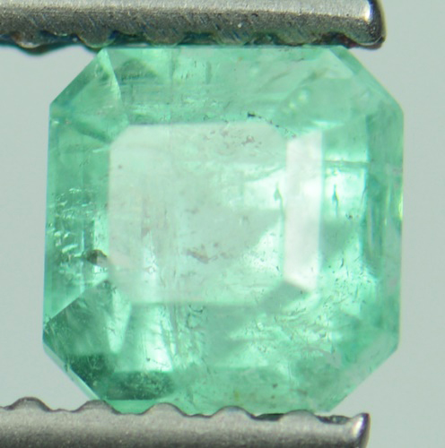 พลอยมรกตดิบ (Emerald) 0.60 กะรัต No oil