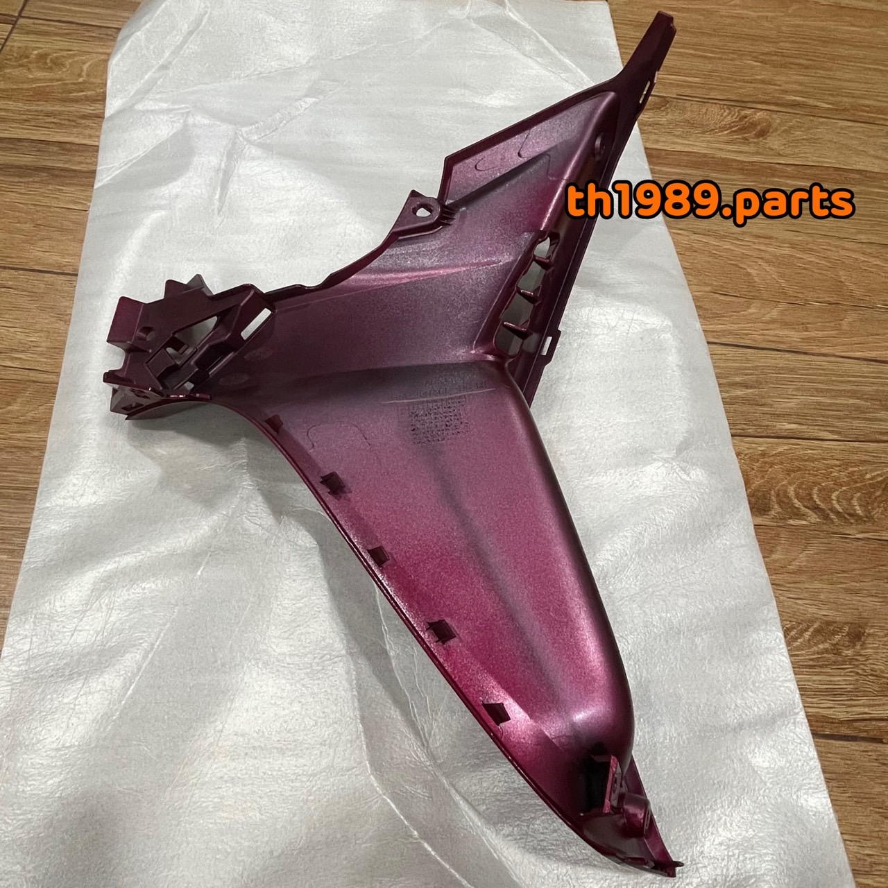 (ขวาR) B6F-F836L-00-PH ฝาคอนโซลข้างขวาสีแดงเข้มเงา (0779, DRMD) FINN 2023 (แม็กซ์ดำ,มือ) , 2024 (ซี่ลวด,มือ) อะไหล่แท้ YAMAHA