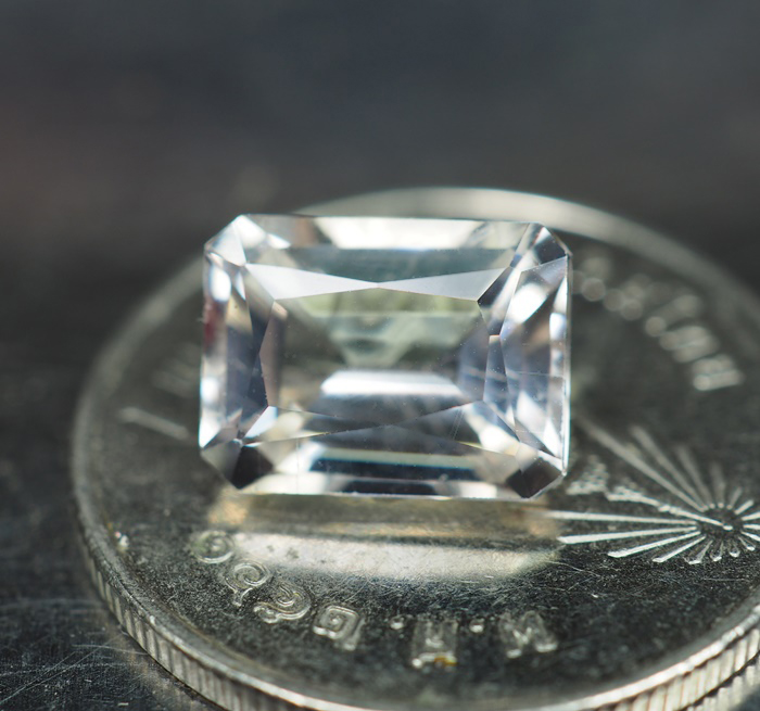 สคาโพไลท์สีเหลืองอ่อน (Scapolite) 2.35 กะรัต