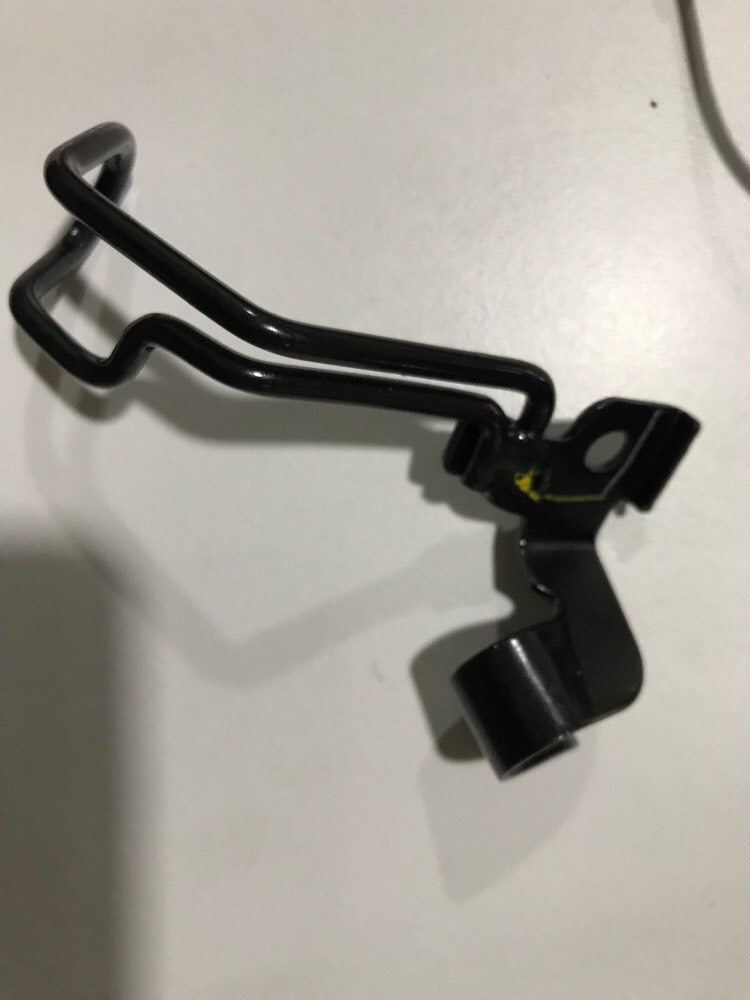 ตัวยึดสายน้ำมันเบรค NOUVO MX , NOUVO Z 2009 อะไหล่แท้ YAMAHA 1P7-F5876-00