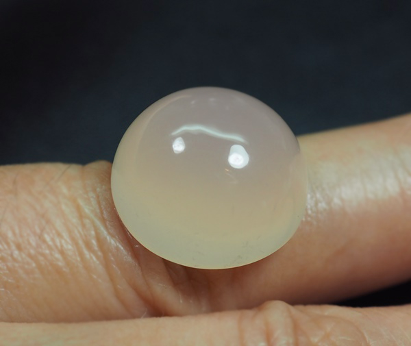 คาลซิโดนีสีชมพูอมส้ม 18.80 กะรัต
