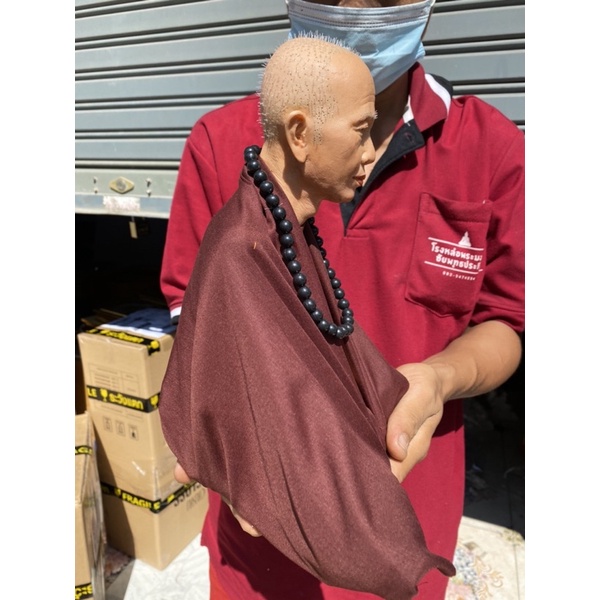 ครูบาศรีวิชัย เนื้อไฟเบอร์กลาส ใส่เกศา กว้าง9นิ้ว สูง11นิ้ว