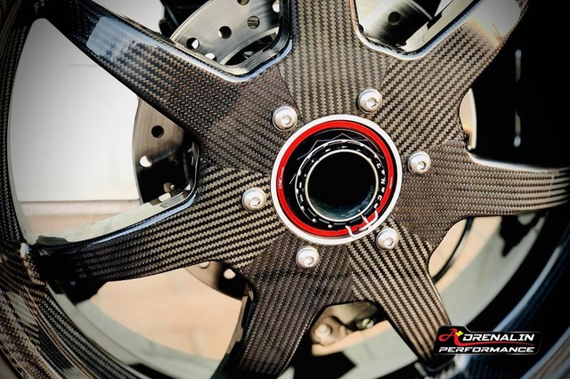 cnc racing สเปเซอร์ สำหรับ Ducati STF V4