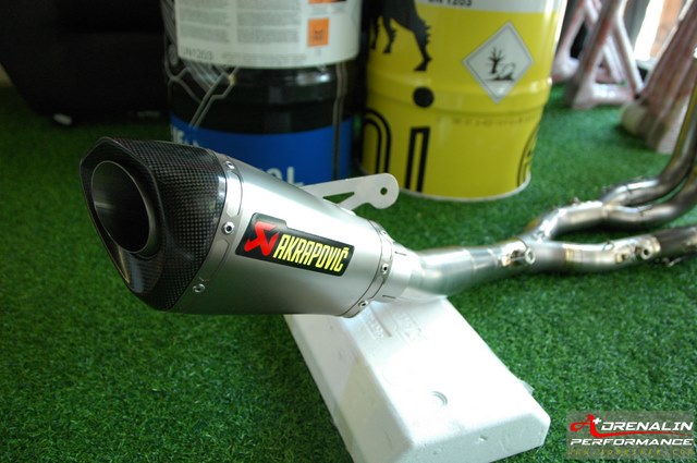 ท่อ Akrapovic Shorty สำหรับ BMW S1000RR 2015+ (For Exhibition only)