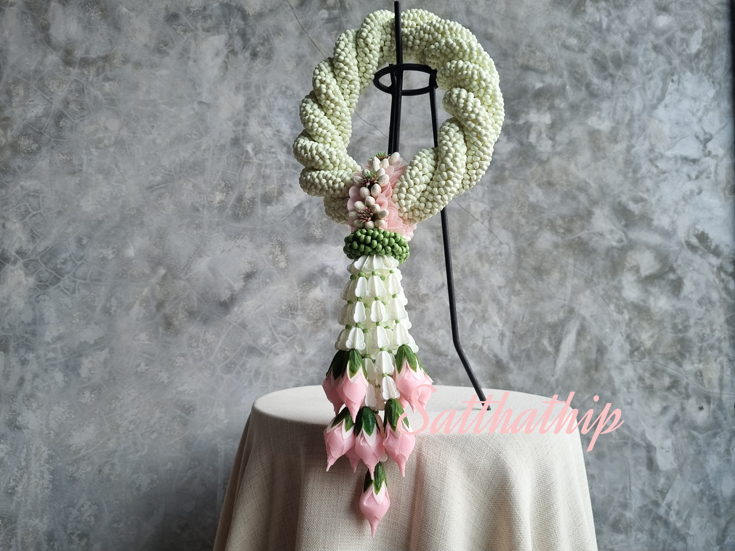 พวงมาลัยดอกรัก - พวงมาลัยดอกรักเกลียว - พวงมาลัยดอกรักเกลียวประดิษฐ์