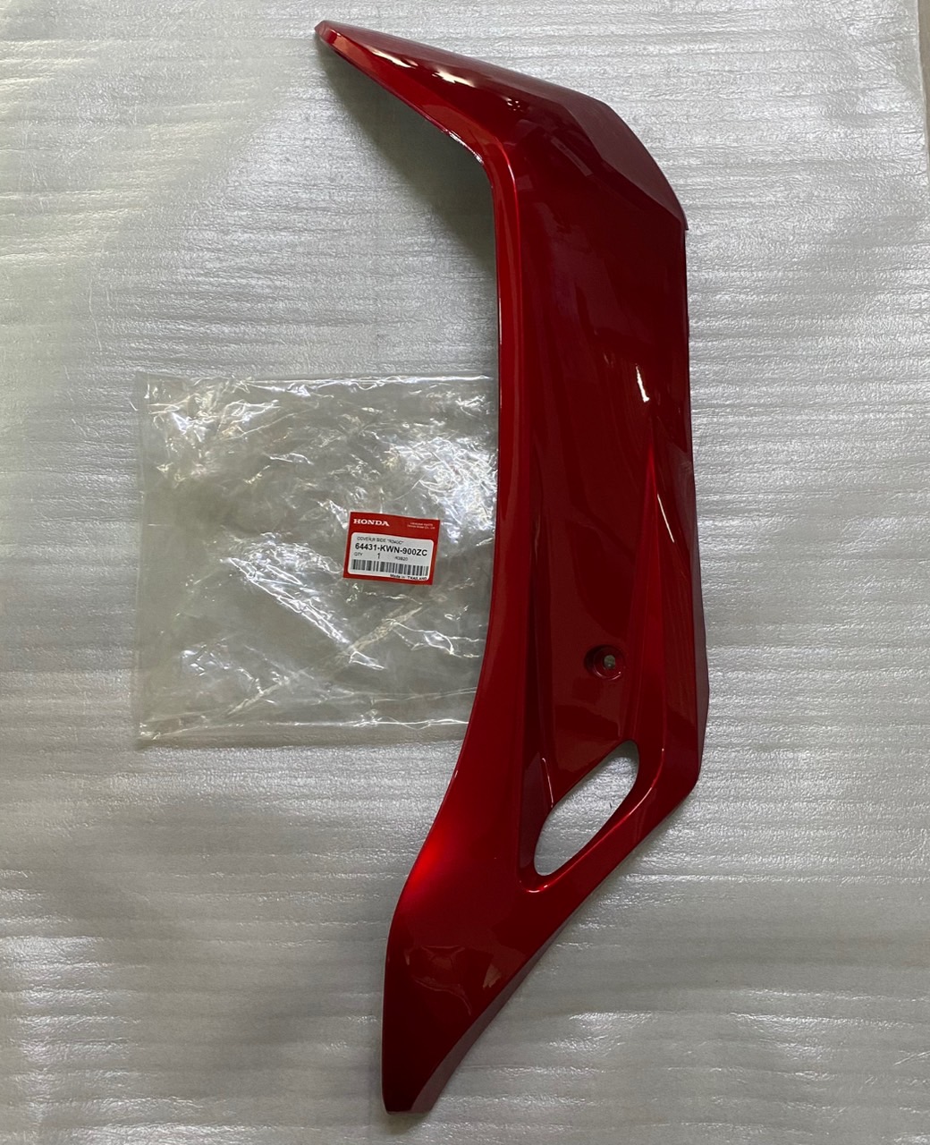 64431-KWN-900ZC ฝาครอบข้างด้านขวารถสีแดง PCX125 2009 อะไหล่แท้ HONDA