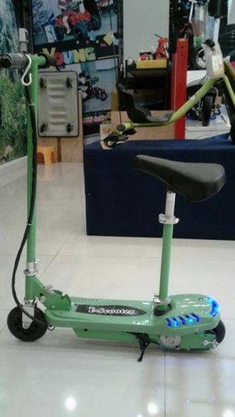 Scooter ไฟฟ้า 24V 120W พร้อมสายชาร์ตไฟฟ้ารับน้ำหนักได้70ก.ก ราคาประหยัด มีสีดำ แดง เขียว น้ำเงิน ค่าส่ง ตจว.300บ.