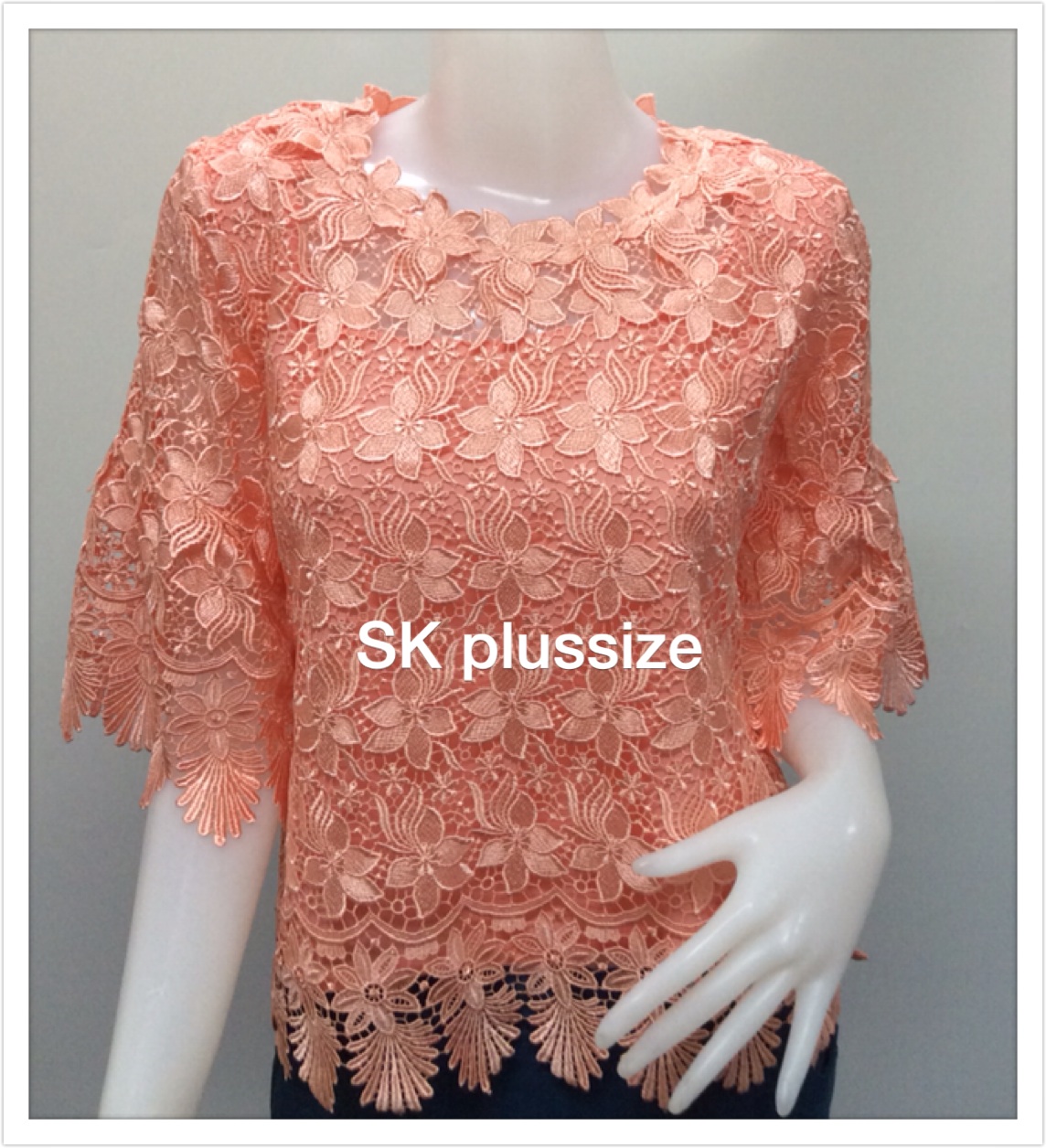 เสื้อลูกไม้ แขนพวง สีส้ม รอบอก 40 นิ้ว