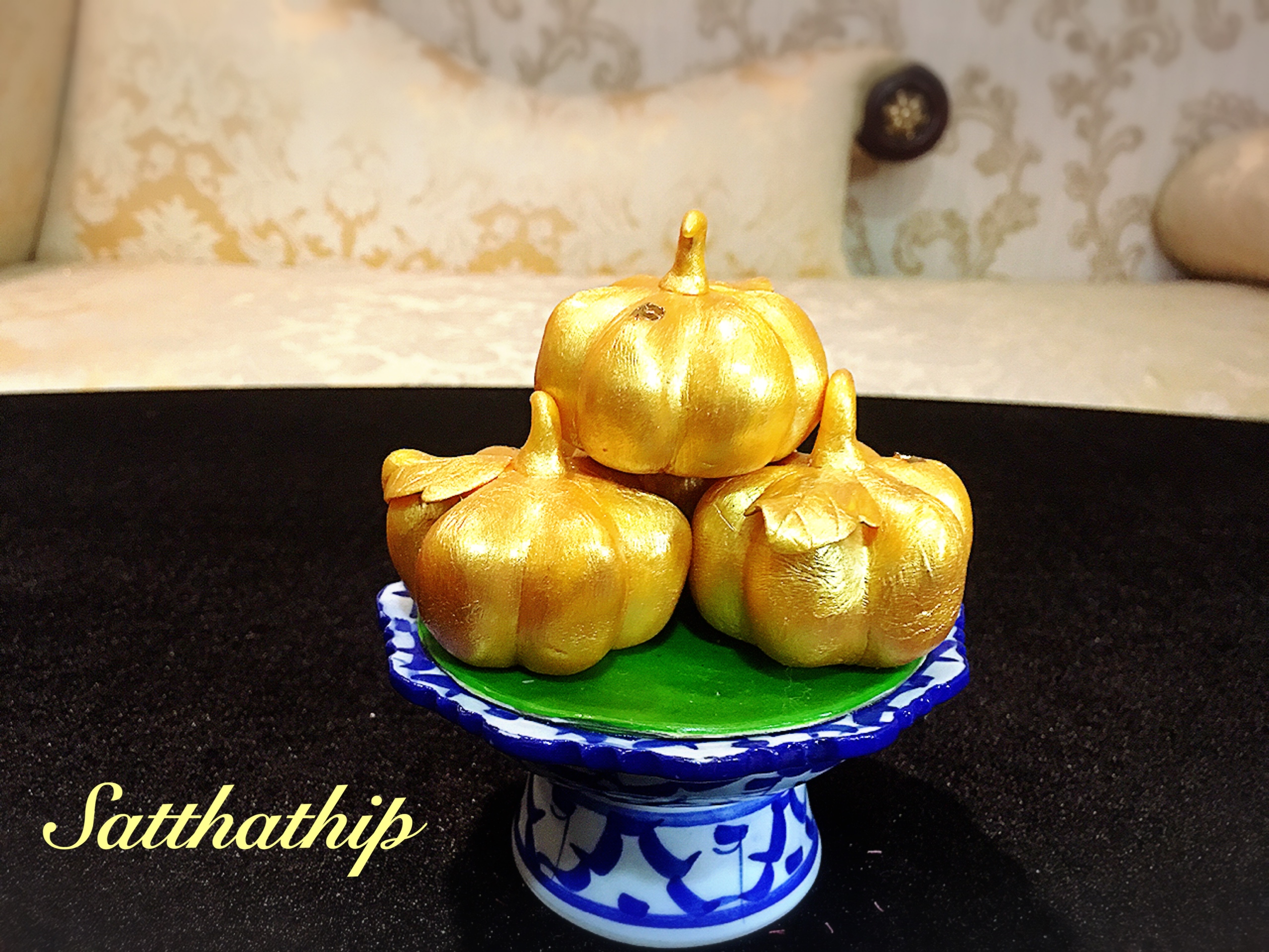 พานฟักทอง ประดิษฐ์จากดิน - ฟักเงิน, ฟักทอง - ผลไม้มงคล