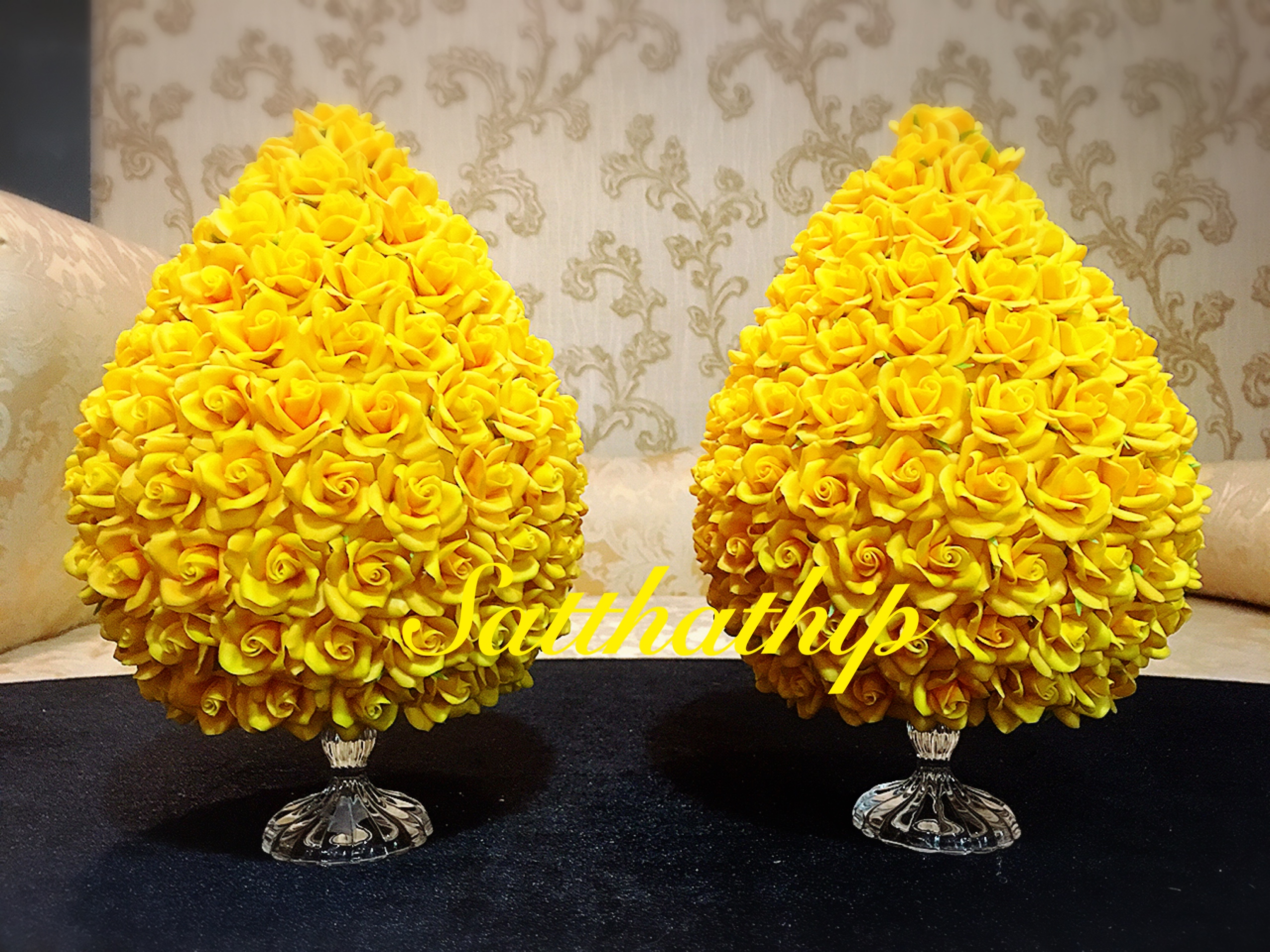 พานพุ่มดอกกุหลาบ ประดิษฐ์จากดิน ***ไม่ใส่ใบ [7.5 นิ้ว 4,600 บาท/คู่]