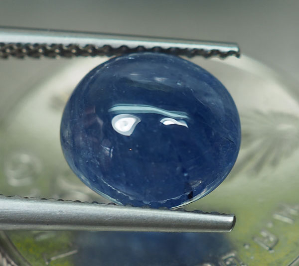 พลอยไพลินหลังเบี้ย (Sapphire) 3.82 กะรัต