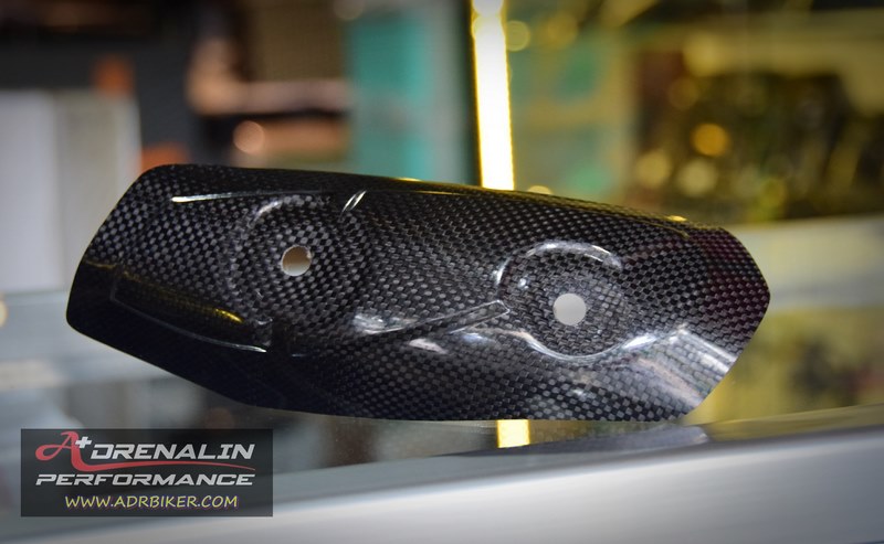 Carbonworld การ์ดกันร้อนคอท่อ (Heat guard carbon) สำหรับ Diavel