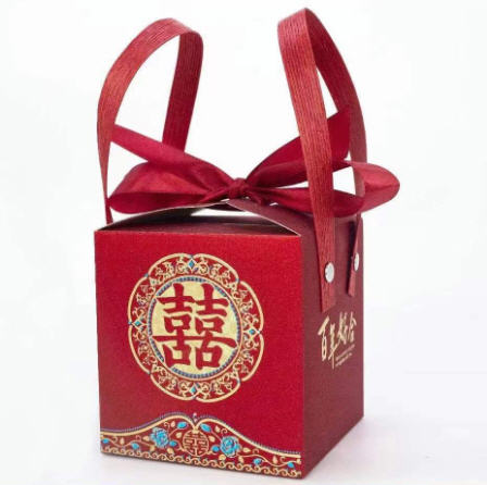 กล่องของขวัญสีแดง,กล่องของขวัญงานแต่งงาน,กล่องสีแดง,กล่องขนมแต่งงานสีแดง,ขนาด9x9x9.5cm