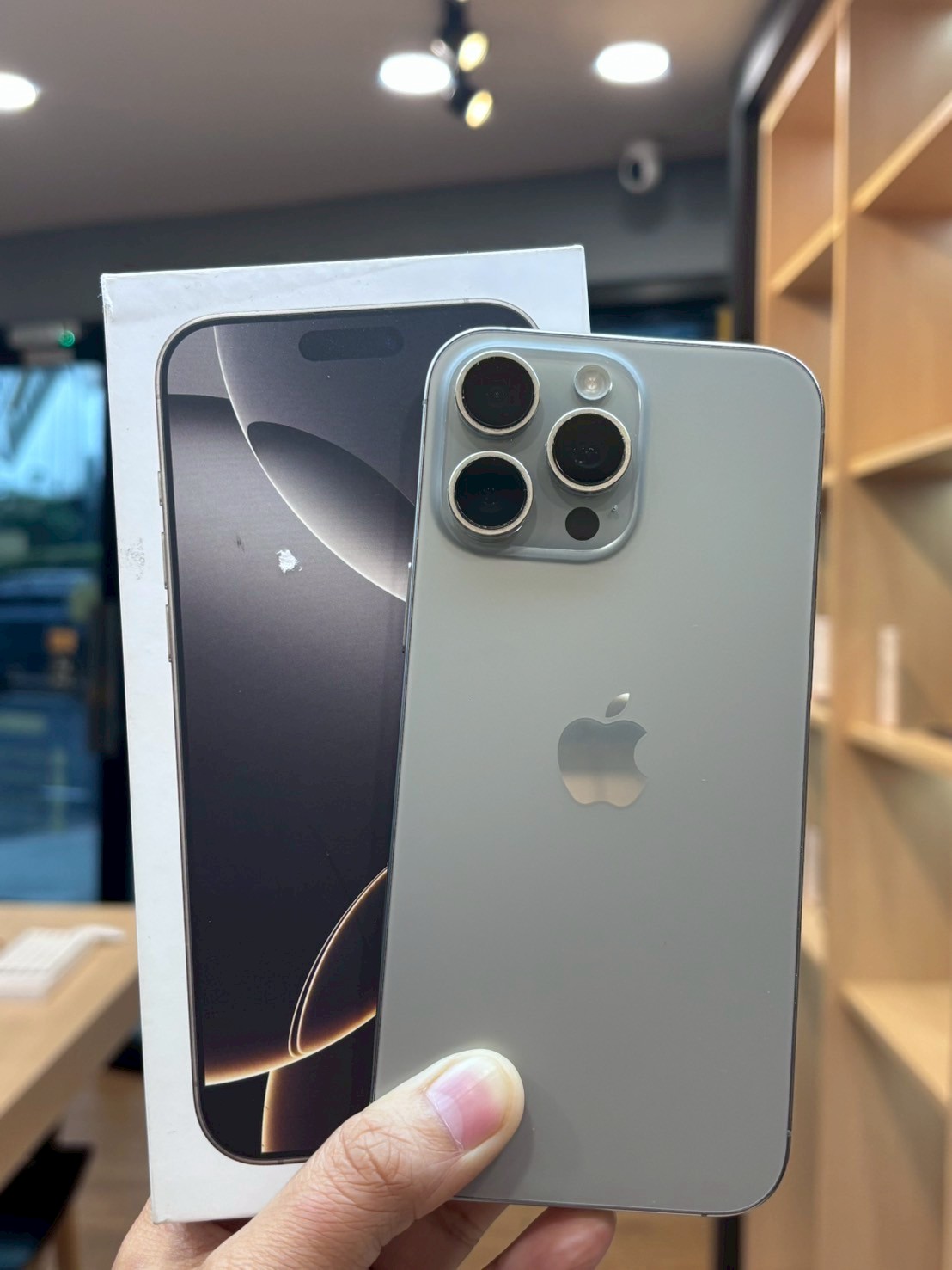 iPhone 16 Pro Max 256GB Natural Titanium