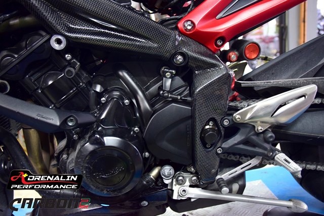 Carbon2Race คาร์บอนครอบเฟรม สำหรับ street triple 675 โปร ลดแรง