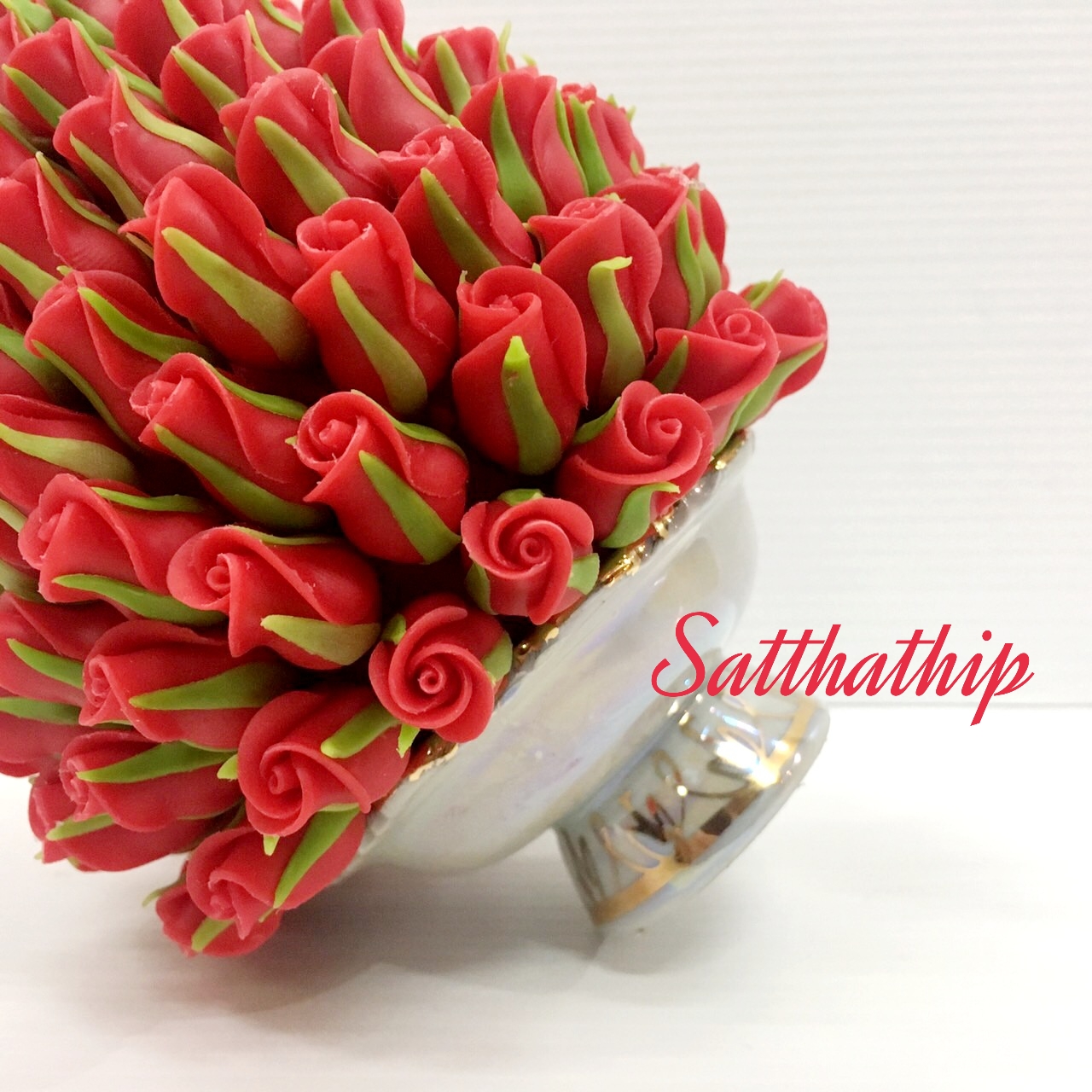 พานพุ่มดอกกุหลาบ ประดิษฐ์จากดิน [4 นิ้ว 1,690 บาท/คู่]