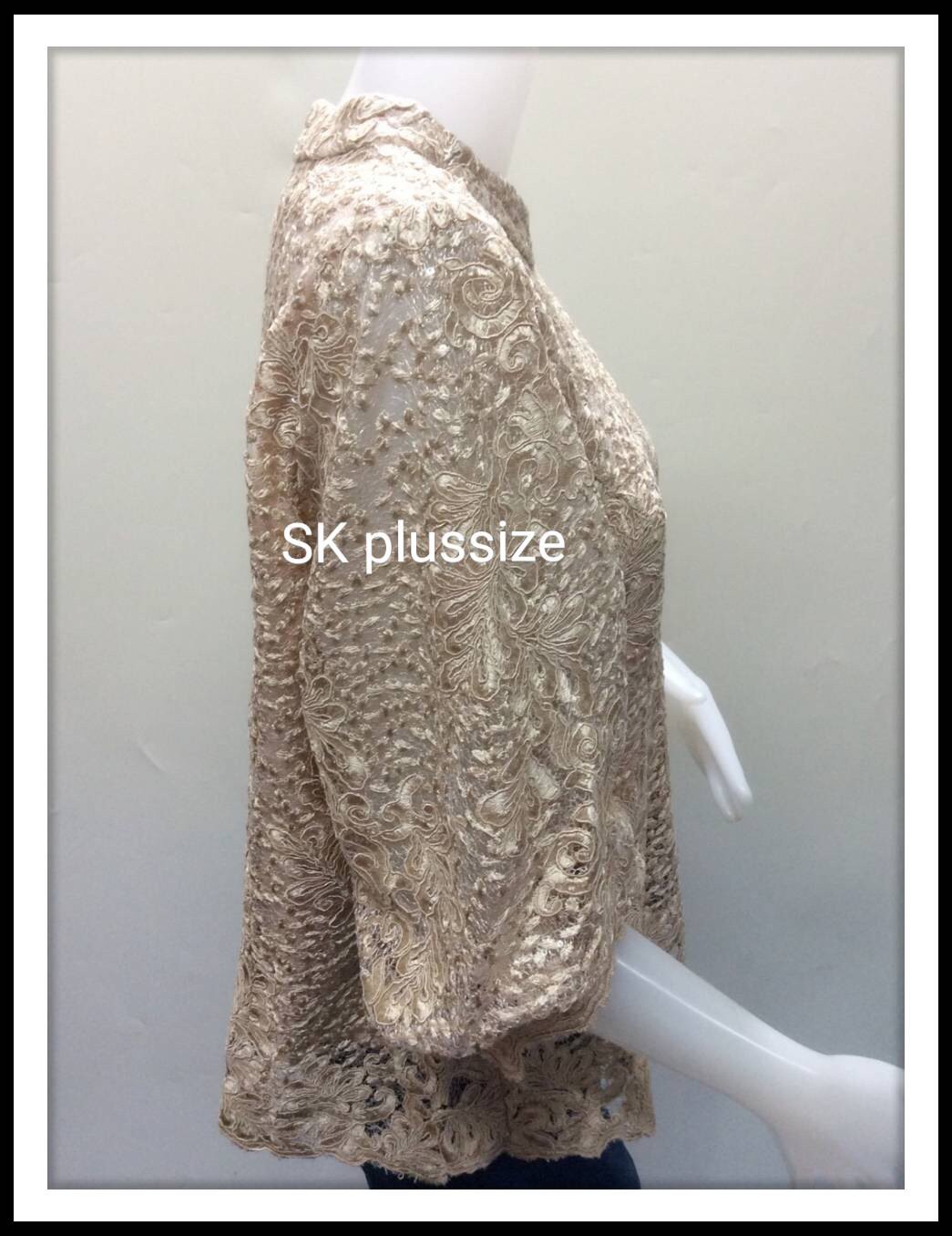 เสื้อลูกไม้ใยบวบ สีทอง แขนตุ๊กตา รอบอก 38 นิ้ว