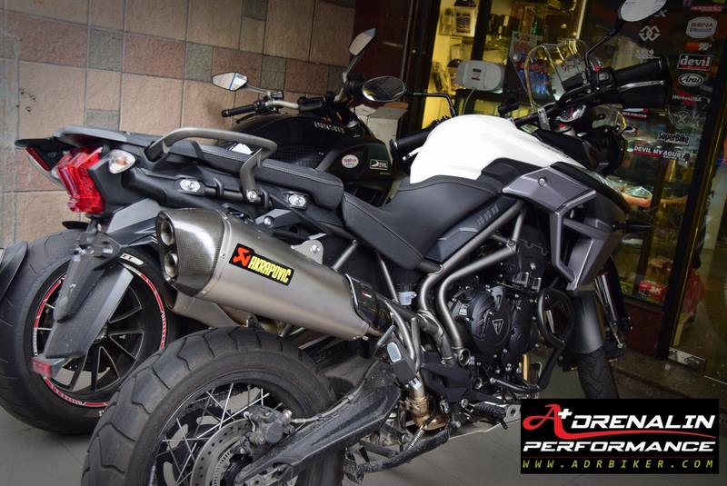 ท่อ Akrapovic Titanium Slip-on สำหรับ Triumph Tiger800/800XC (For Exhibition only)