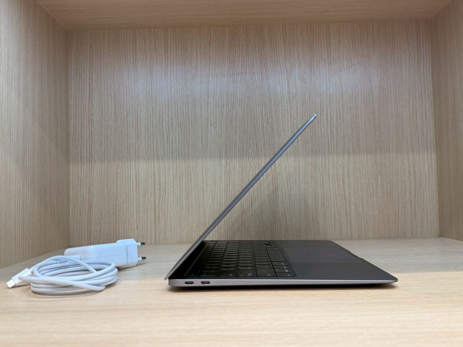 Macbook Air 13"(IntelCorei3 , 2020) 8GB/256 GB Space Gray