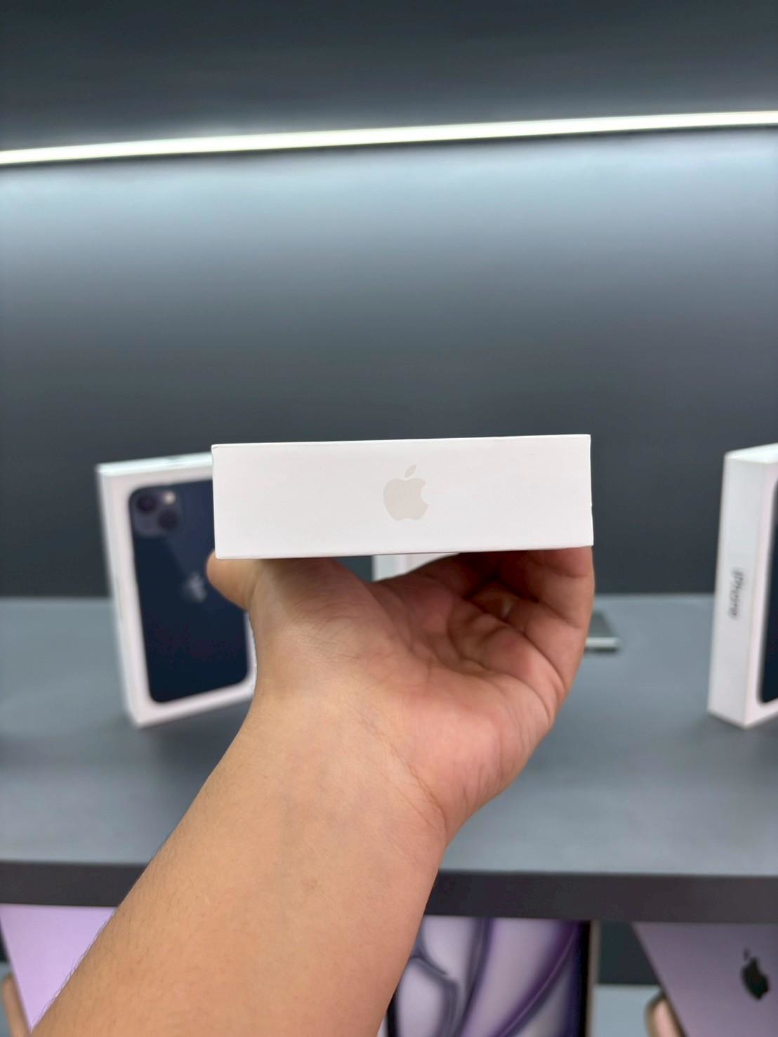 iPhone 13 128GB สี Starlight