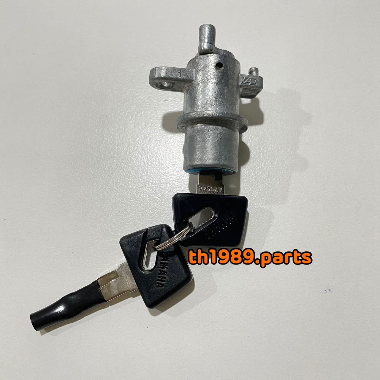 5LN-F4799-00 ชุดกุญแจล็อคเบาะพร้อมลูกกุญแจ CRYPTON-Z , SPARK105 , X-1 , SPARK X , SPARK RX , SPARK Z อะไหล่แท้ YAMAHA