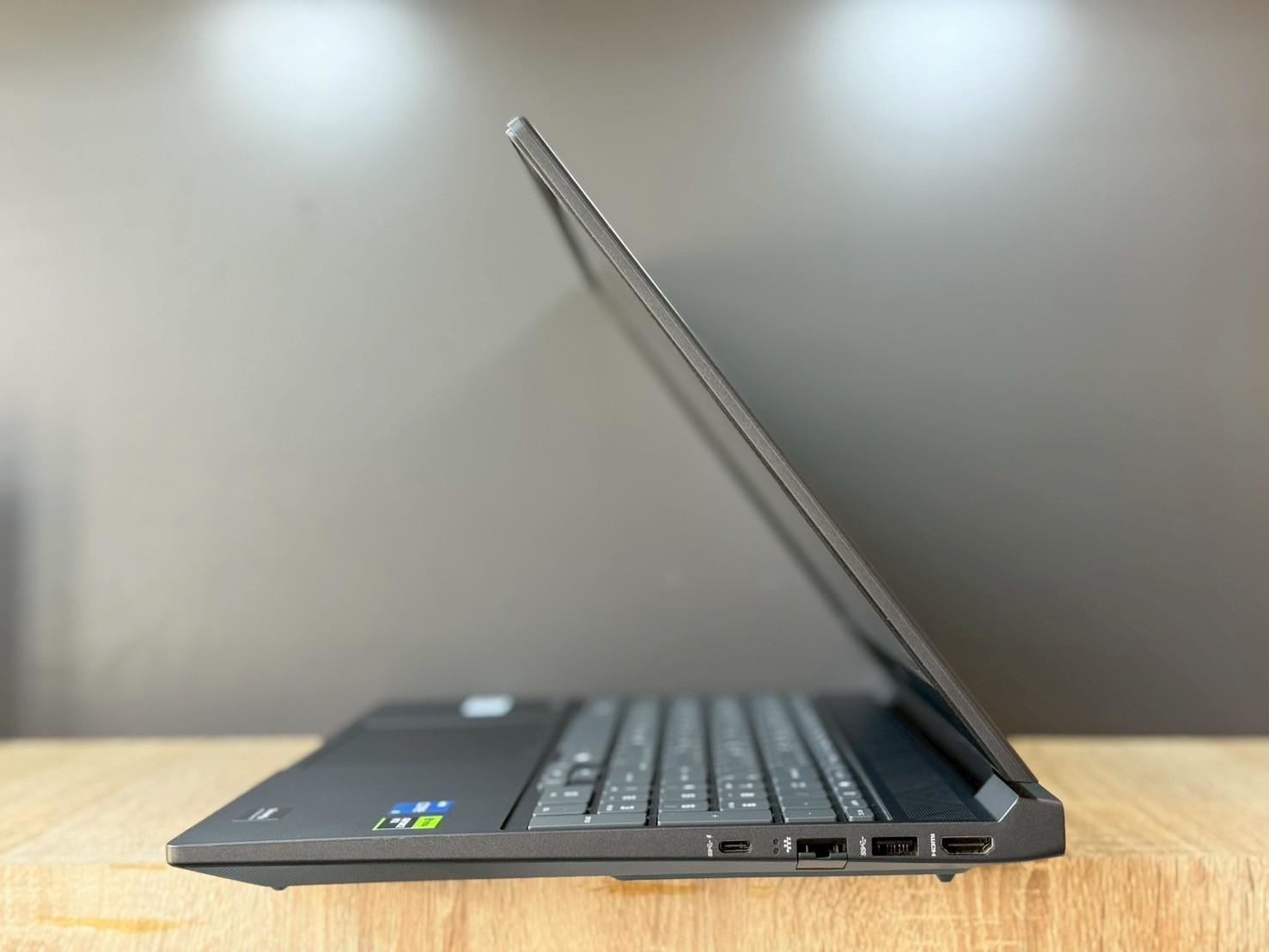 HP VICTUS 15-FA2713TX (MICA SILVER)