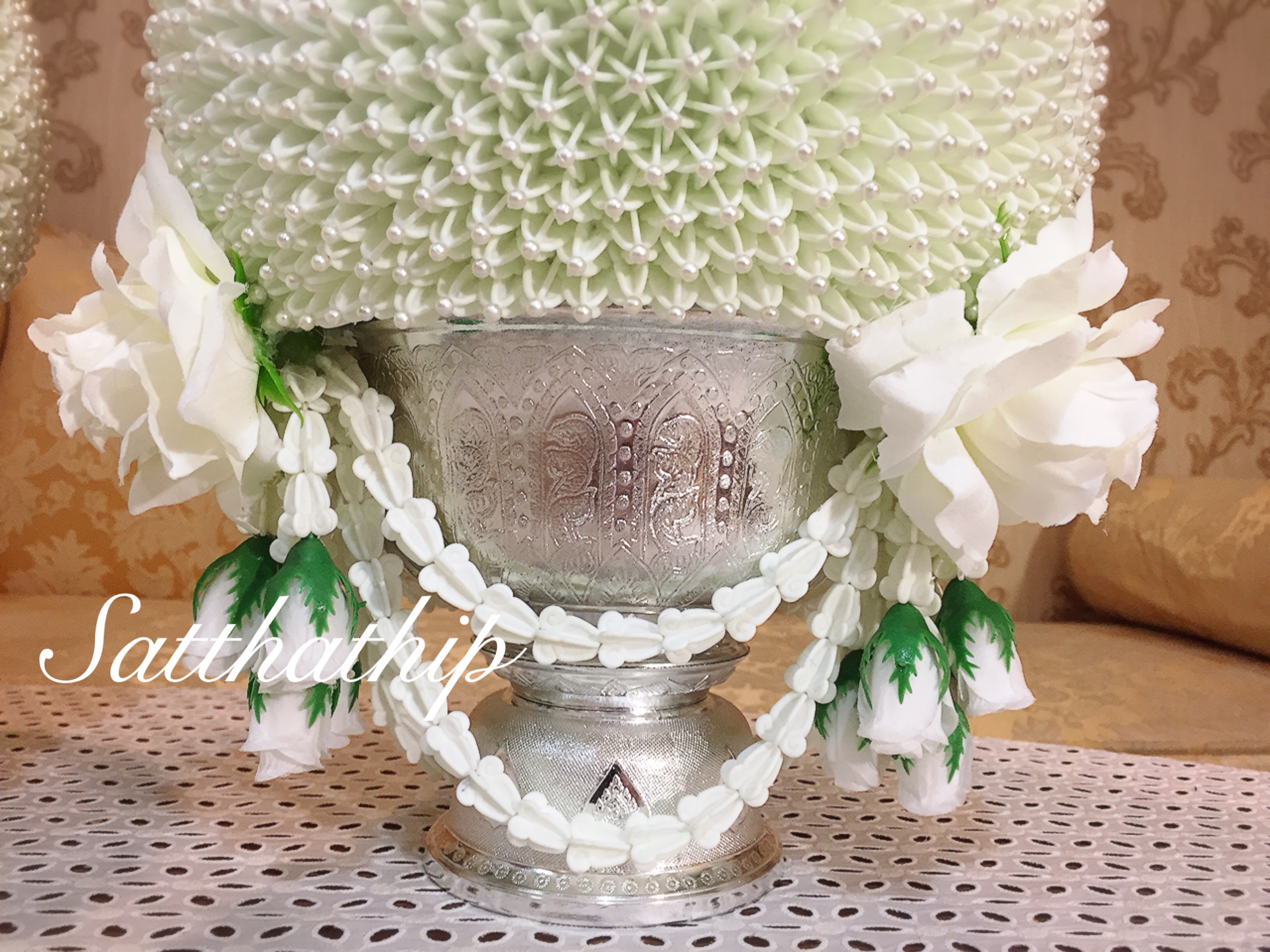 พานพุ่ม - พานพุ่มสักการะ - พานพุ่มดอกรัก - พานพุ่มดอกรักประดิษฐ์ (พลาสติก) - พานพุ่มสีขาว - Panpum