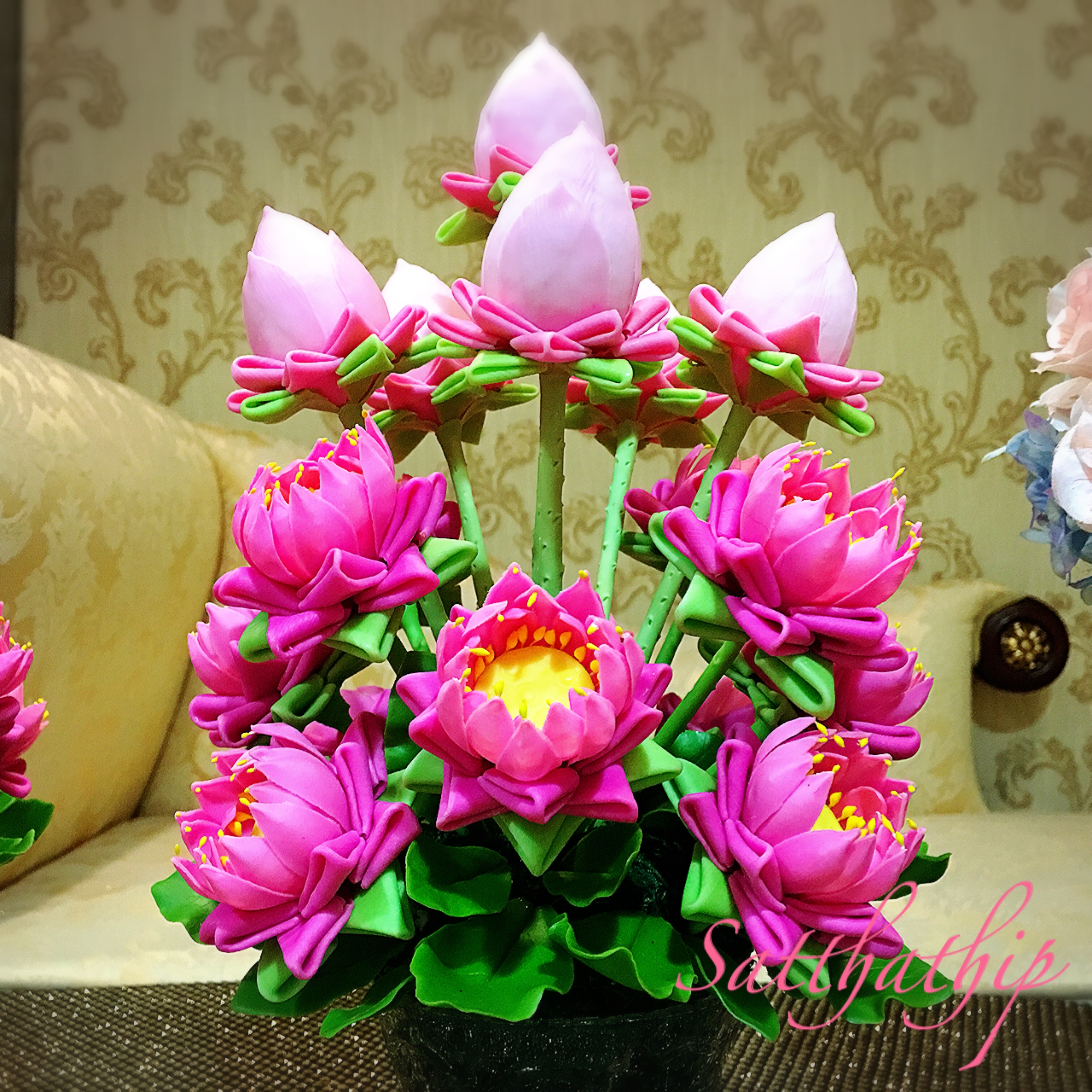 พานดอกบัว - ดอกบัวประดิษฐ์ - แจกันดอกบัวพับ (ข้างละ 18 ดอก) ประดิษฐ์จากดิน - Lotus Flower