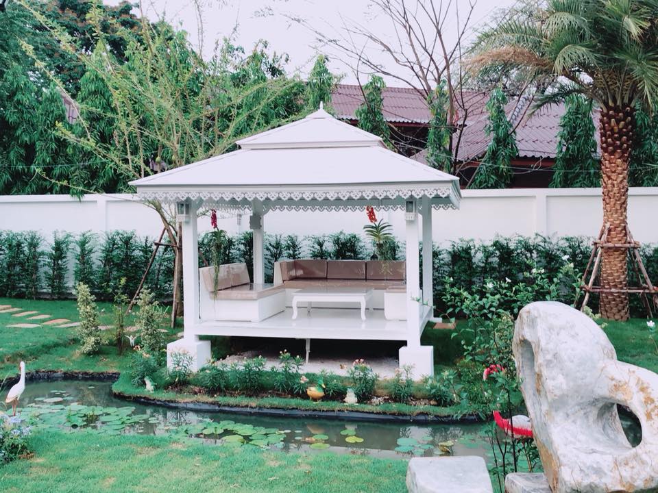 (รหัส DT1-3x3 ขาว)ศาลา ไม้สัก แหย่ง สีขาว เสาเหลี่ยมตรง คาขาว2ชั่้น / ขนาด 3x3x3 เมตร.