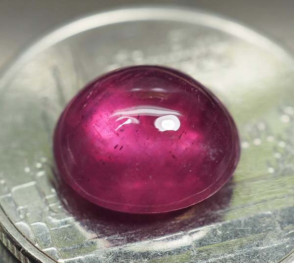 ทับทิมสีแดงชมพูสวย 4.60 กะรัตหลังเบี้ย