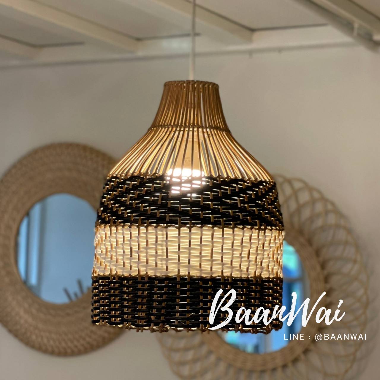 โคมไฟหวาย สานตกแต่งหวายเทียม สีทูโทน ขนาด 30 * 38 cm