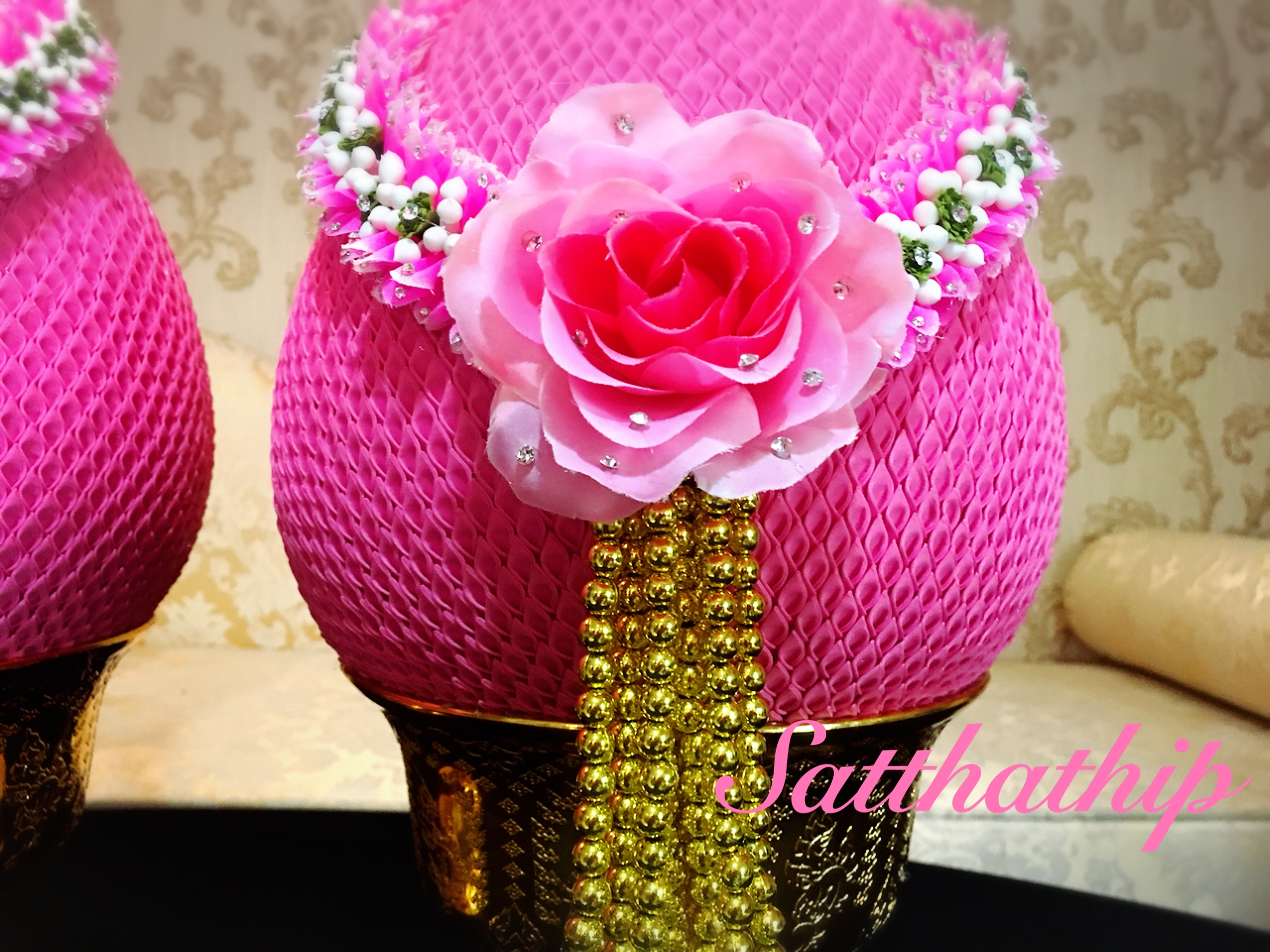 พานพุ่มผ้า สีชมพู ประดับคริสตัล - พานพุ่ม สีชมพู ประดับคริสตัล - พานพุ่มสักการะ สีชมพู ประดับคริสตัล - Phan bush