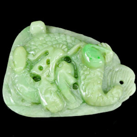 จี้หยกเขียวแกะลายมังกร (Jade) 121 กะรัต