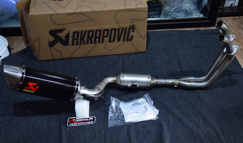 ท่อ Akrapovic สำหรับ GSX-8S full system ปลายคาร์บอน (For Exhibition only)