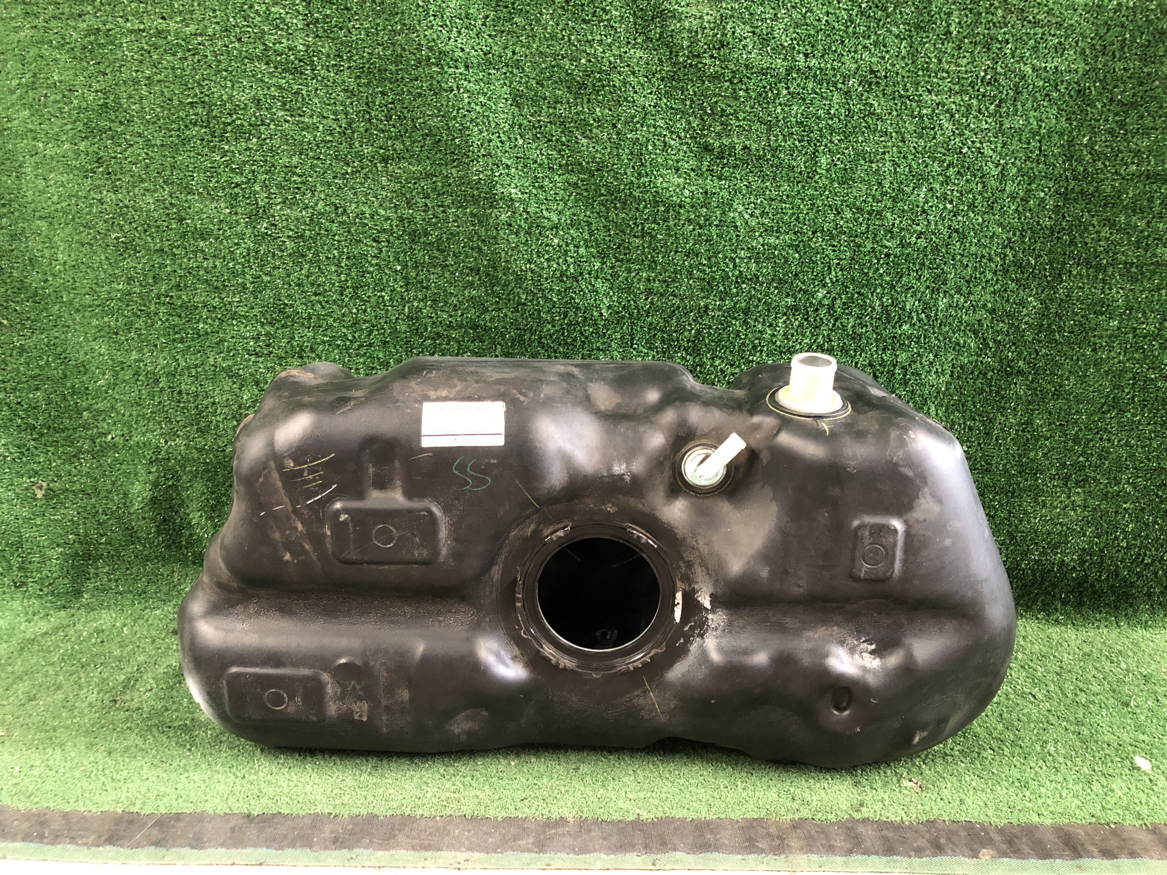 ถังน้ำมัน Nissan Almera 2012-19