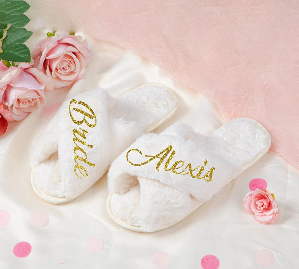 รองเท้าขนฟู,รองเท้าแตะขนนุ่ม,รองเท้าแตะขนฟูติดโลโก้