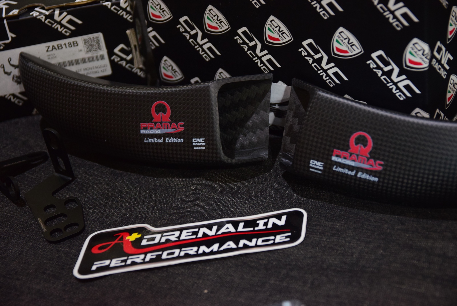 ดักลมเป่าจานเบรคคาร์บอน cncracing สำหรับ streetfighter V4 V4s