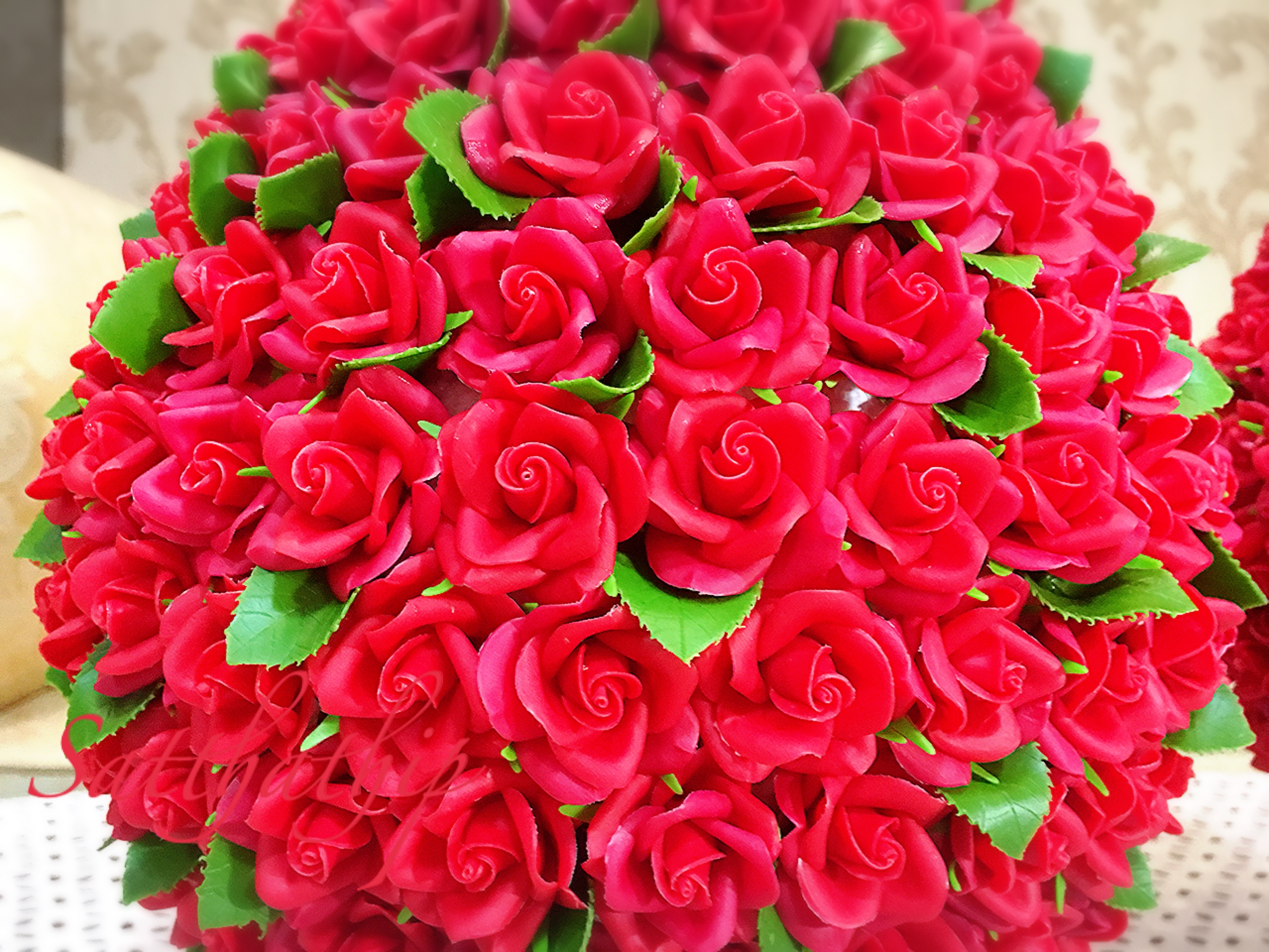 พานพุ่มดอกกุหลาบ ประดิษฐ์จากดิน [11 นิ้ว 12,600 บาท/คู่]