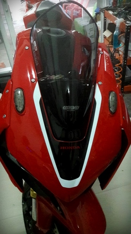 ชุดอุดกระจกหน้า พร้อมไฟเลี้ยว สำหรับ CBR1000RR 2017+ ของ Hotbodies