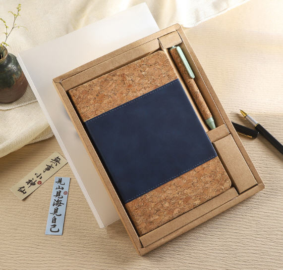 ชุดสมุดโน้ต+ปากกา+กล่อง,สมุดไดอารี่ปกไม้ก๊อก,สมุดโน้ตปกไม้ก๊อก,A5
