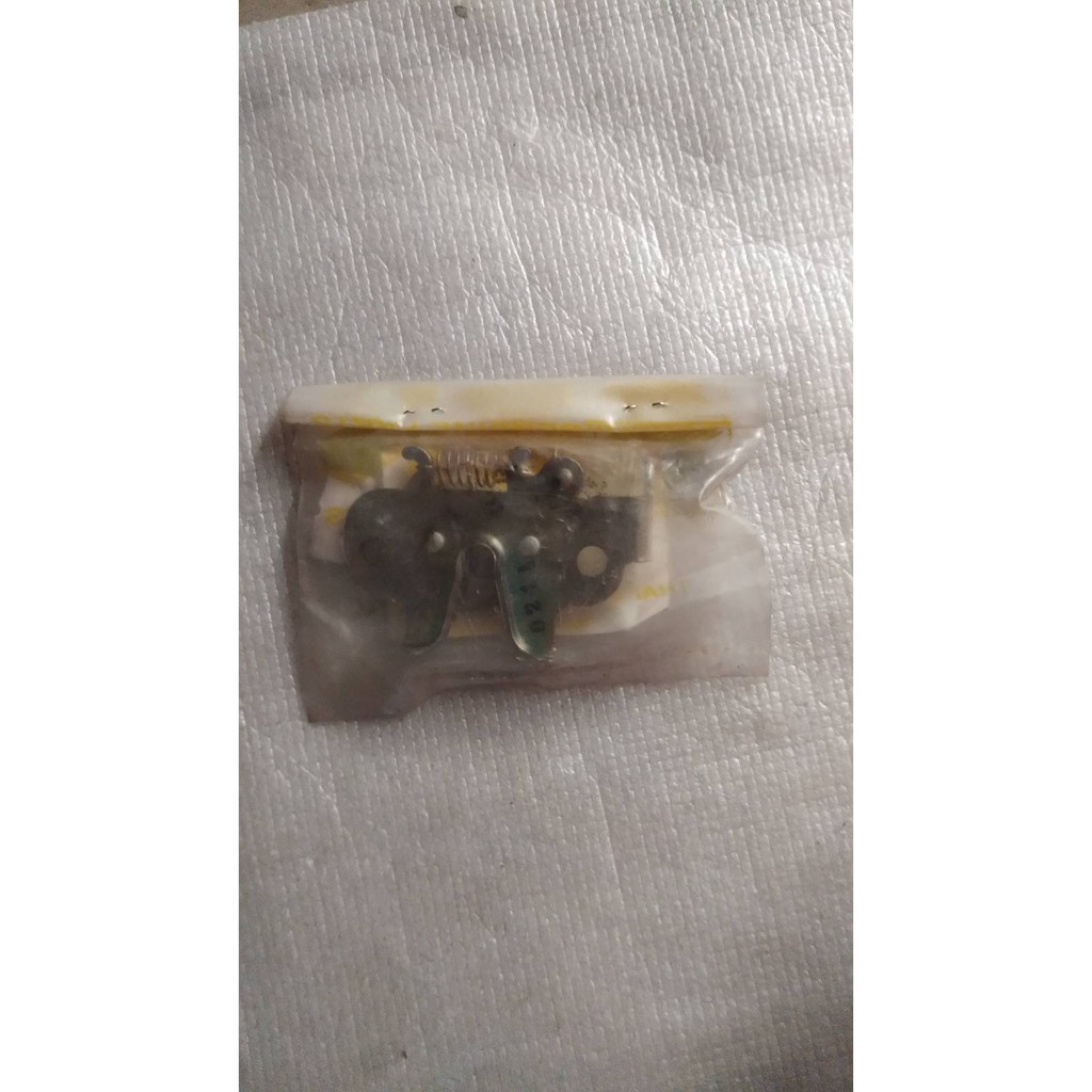 ชุดยึดเดือยล็อคเบาะ สำหรับรุ่น Step 125 UY125-D1 อะไหล่แท้ SUZUKI 45700-09G10-000