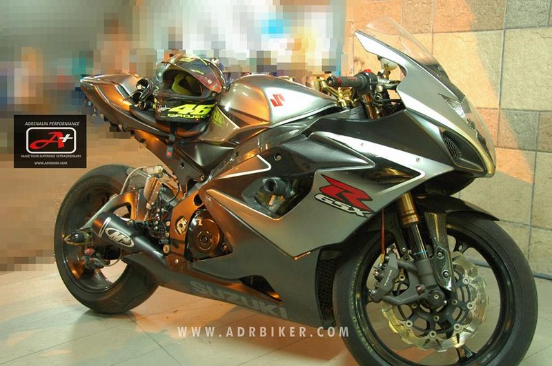 ท่อ M4 GP Black สำหรับ GSXR1000 k5-k6 (For Exhibition only)