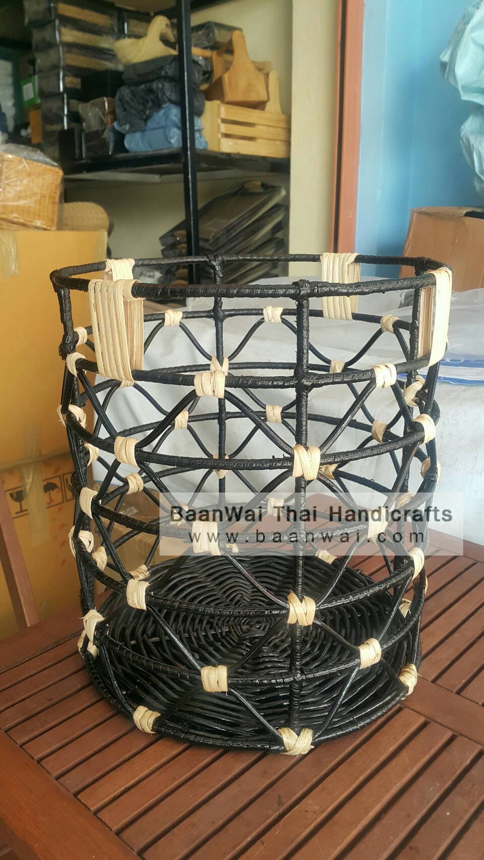 ตะกร้าผ้าหวายแท้ ถังหวายใส่ผ้าโครงเหล็ก