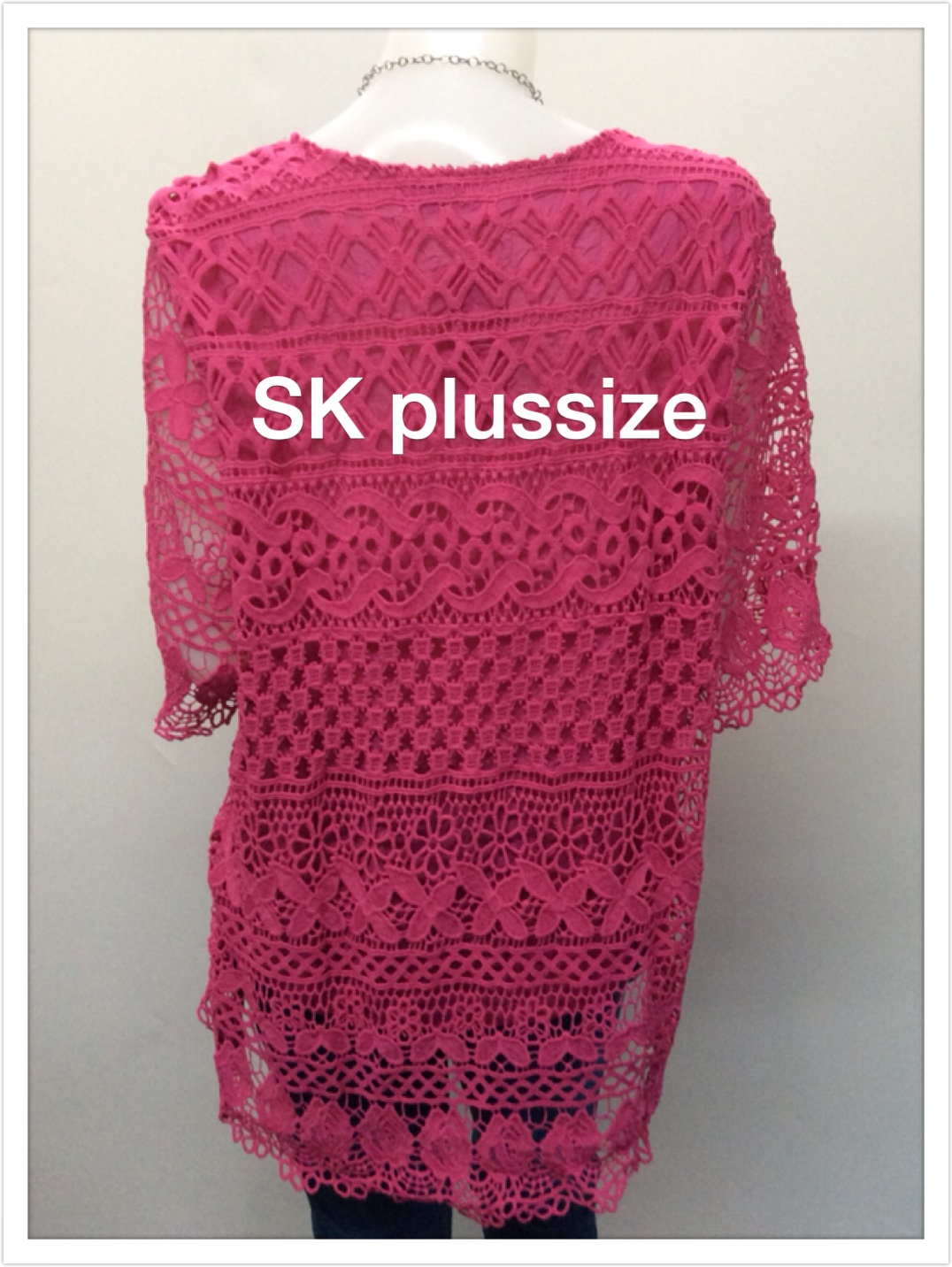 เสื้อลูกไม้ สีบานเย็น คอกลม รอบอก 46 นิ้ว