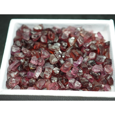 ก้อนโรโดไรท์ (Garnet) 301 กะรัต