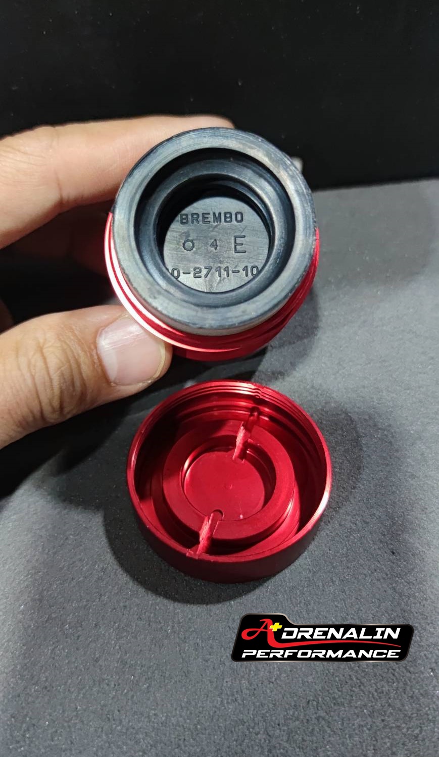 Lightech - กระปุกน้ำมัน และ ขาติดตั้ง สำหรับรถทุกรุ่น มีสี แดง , น้ำเงิน , ดำ