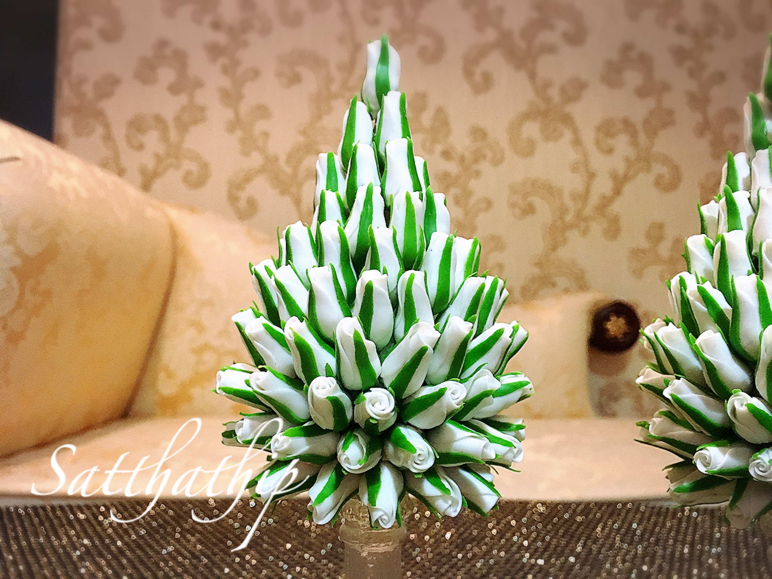 พานพุ่มดอกกุหลาบ ประดิษฐ์จากดิน [3 นิ้ว 1,250 บาท/คู่]