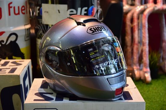 หมวก SHOEI NEOTEC แบบเปิดคาง สีเทา ไซส์ XL มีแว่นดำในตัว