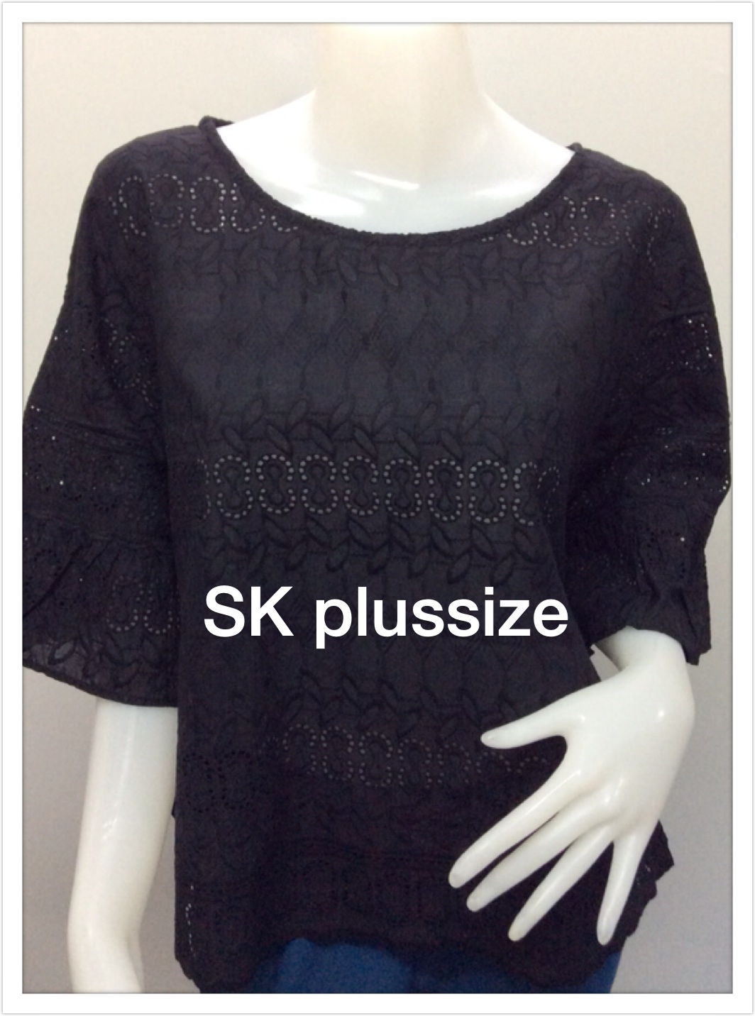 เสื้อคอตตอนฉลุ สีดำ คอปาด แขนต่อระบาย รอบอก 48 นิ้ว