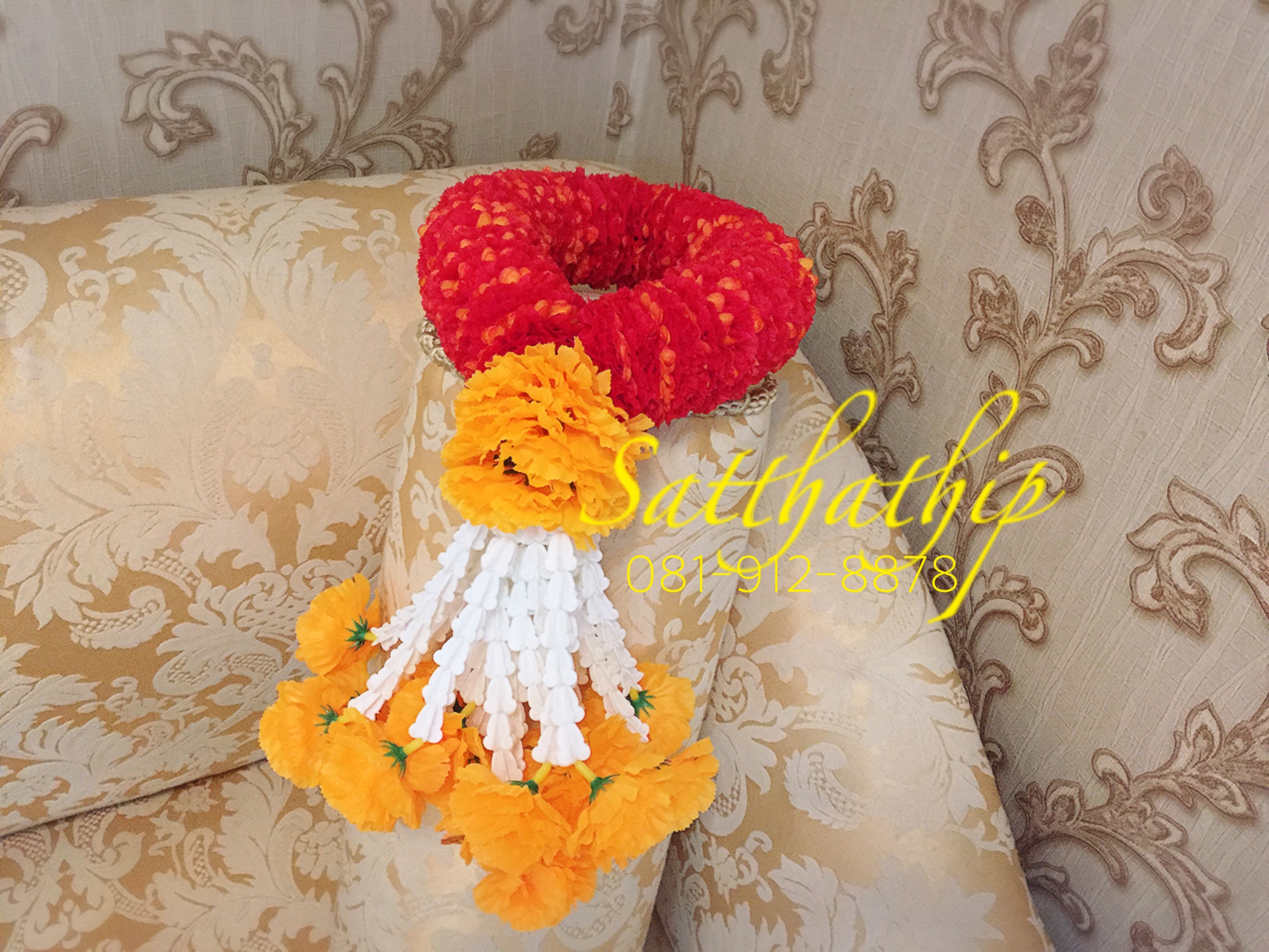 พวงมาลัยฮินดู/พวงมาลัยผ้า ดอกมัม (ร้อยด้วยกลีบ) สีแดง,เหลือง - Fabric garland